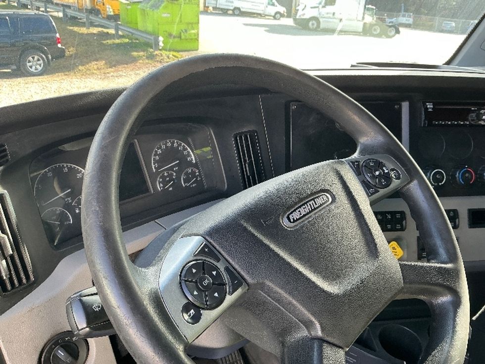 Sleeper Tractor-Heavy Duty Tractors-Freightliner-2021-T12664ST-Asheville-NC-425,800\n\t\tmiles-$ 67,500 - Image 10