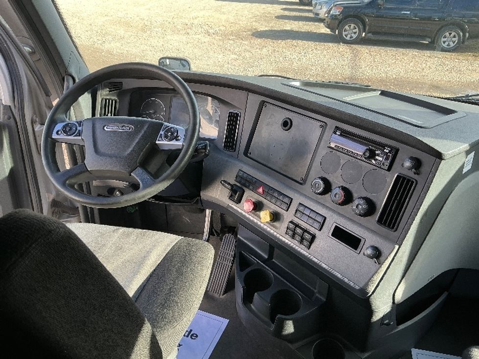 Sleeper Tractor-Heavy Duty Tractors-Freightliner-2021-T12664ST-Asheville-NC-425,800\n\t\tmiles-$ 67,500 - Image 11