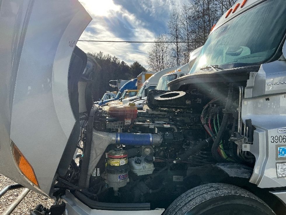 Sleeper Tractor-Heavy Duty Tractors-Freightliner-2021-T12664ST-Asheville-NC-425,800\n\t\tmiles-$ 67,500 - Image 21