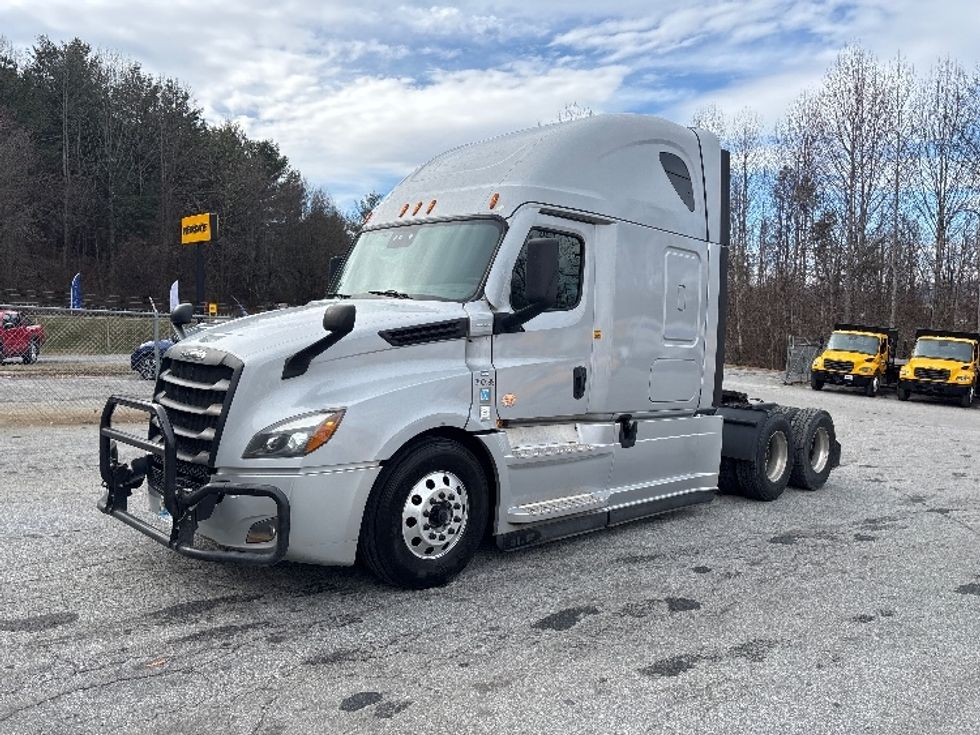 Sleeper Tractor-Heavy Duty Tractors-Freightliner-2021-T12664ST-Asheville-NC-425,800\n\t\tmiles-$ 67,500 - Image 3