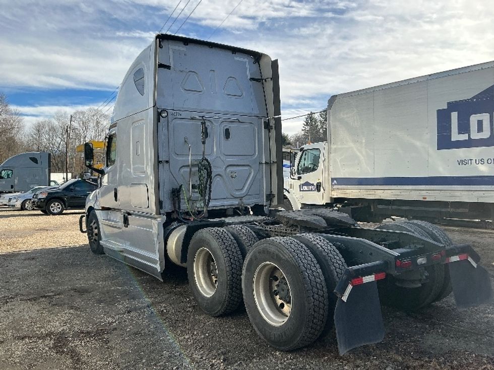 Sleeper Tractor-Heavy Duty Tractors-Freightliner-2021-T12664ST-Asheville-NC-425,800\n\t\tmiles-$ 67,500 - Image 5