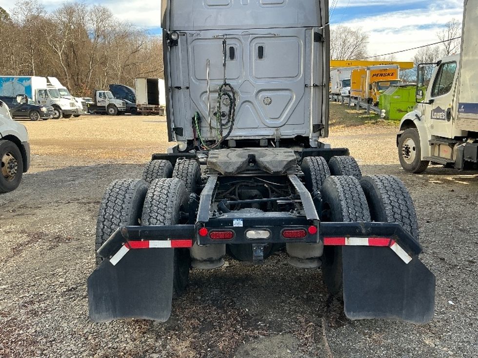 Sleeper Tractor-Heavy Duty Tractors-Freightliner-2021-T12664ST-Asheville-NC-425,800\n\t\tmiles-$ 67,500 - Image 6