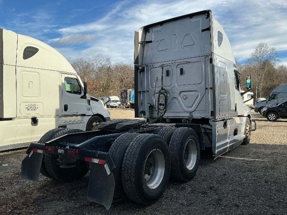 Sleeper Tractor-Heavy Duty Tractors-Freightliner-2021-T12664ST-Asheville-NC-425,800\n\t\tmiles-$ 67,500 - Image 7