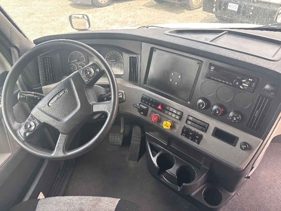 Sleeper Tractor-Heavy Duty Tractors-Freightliner-2021-T12664ST-Asheville-NC-437,531\n\t\tmiles-$ 72,500 - Image 11