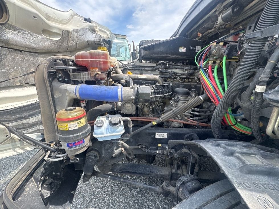 Sleeper Tractor-Heavy Duty Tractors-Freightliner-2021-T12664ST-Asheville-NC-437,531\n\t\tmiles-$ 72,500 - Image 21