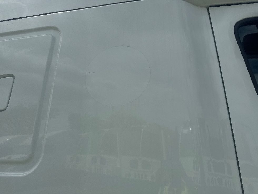 Sleeper Tractor-Heavy Duty Tractors-Freightliner-2021-T12664ST-Asheville-NC-437,531\n\t\tmiles-$ 72,500 - Image 26