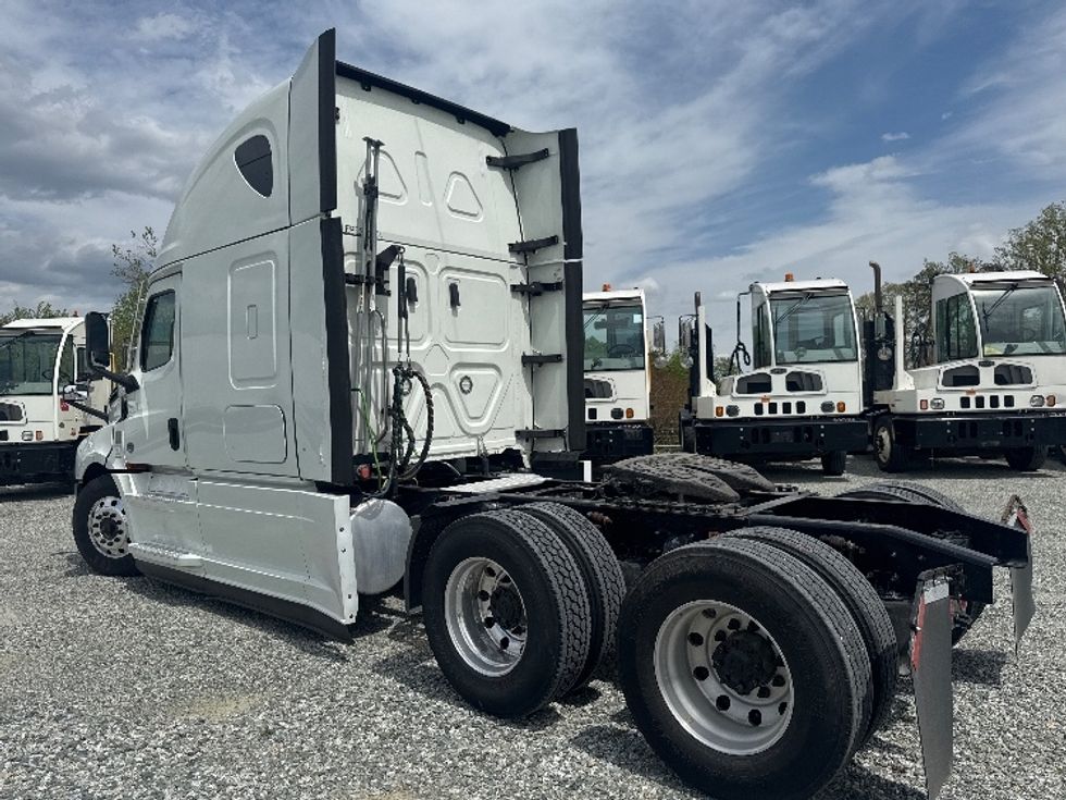 Sleeper Tractor-Heavy Duty Tractors-Freightliner-2021-T12664ST-Asheville-NC-437,531\n\t\tmiles-$ 72,500 - Image 5