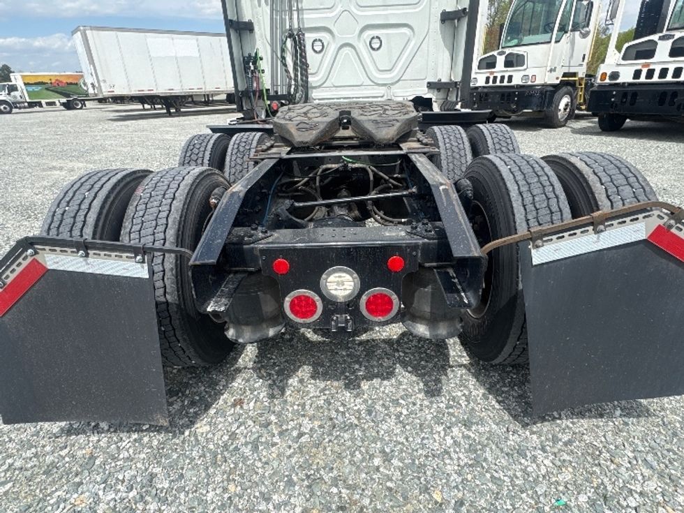 Sleeper Tractor-Heavy Duty Tractors-Freightliner-2021-T12664ST-Asheville-NC-437,531\n\t\tmiles-$ 72,500 - Image 6