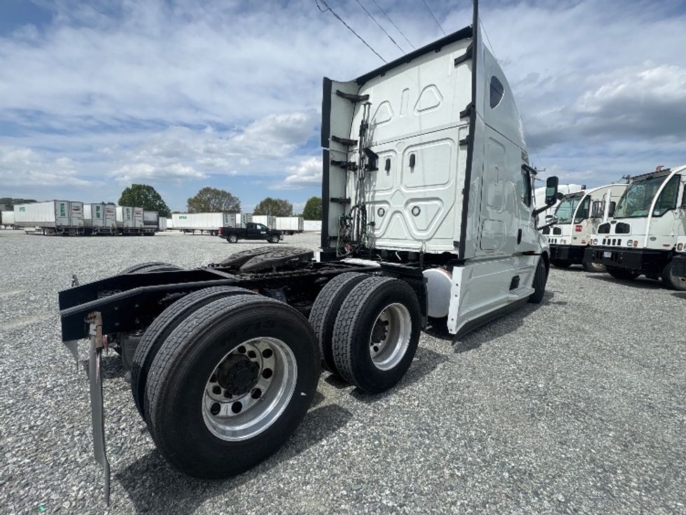 Sleeper Tractor-Heavy Duty Tractors-Freightliner-2021-T12664ST-Asheville-NC-437,531\n\t\tmiles-$ 72,500 - Image 7