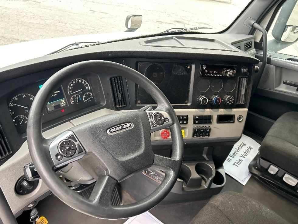 Sleeper Tractor-Heavy Duty Tractors-Freightliner-2021-T12664ST-Asheville-NC-552,330\n\t\tmiles-$ 58,000 - Image 10