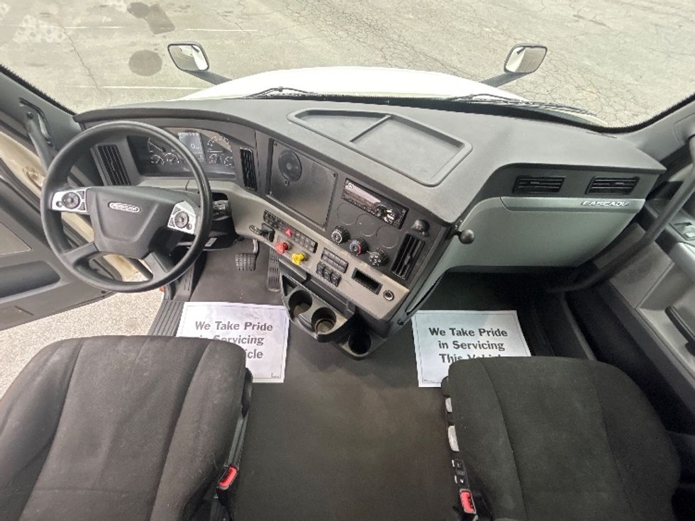 Sleeper Tractor-Heavy Duty Tractors-Freightliner-2021-T12664ST-Asheville-NC-552,330\n\t\tmiles-$ 58,000 - Image 12