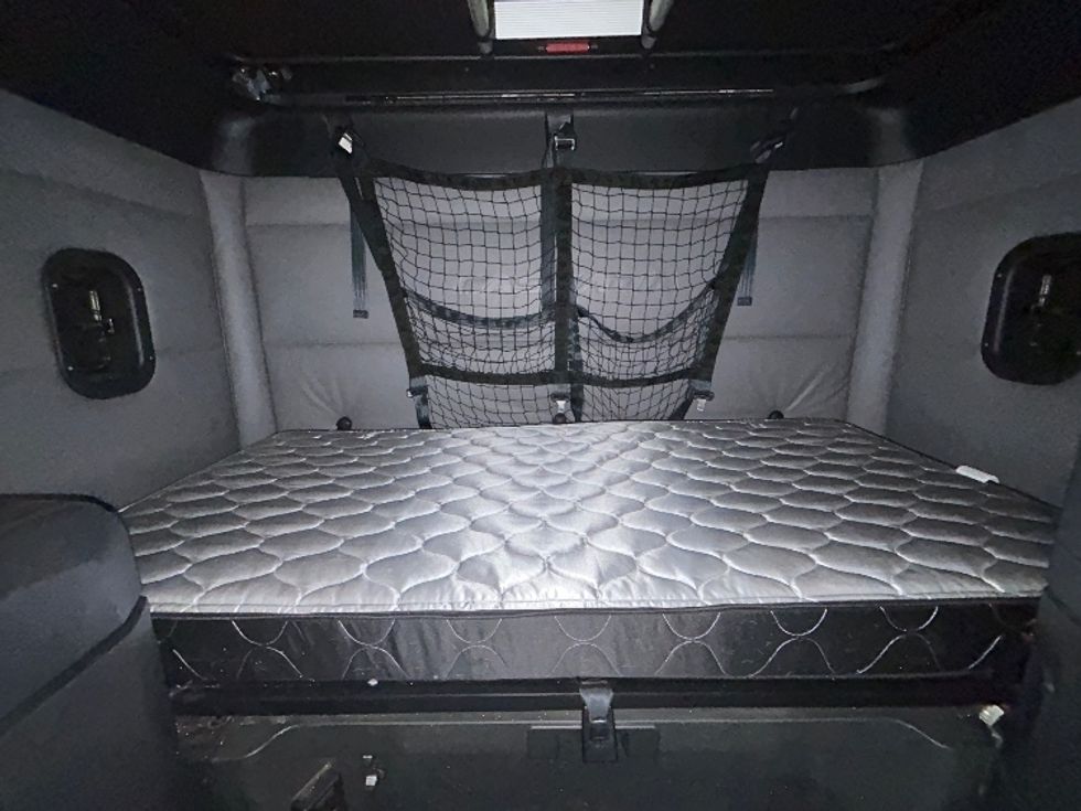 Sleeper Tractor-Heavy Duty Tractors-Freightliner-2021-T12664ST-Asheville-NC-552,330\n\t\tmiles-$ 58,000 - Image 17