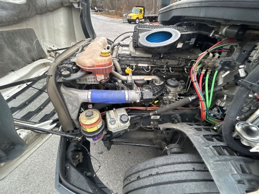 Sleeper Tractor-Heavy Duty Tractors-Freightliner-2021-T12664ST-Asheville-NC-552,330\n\t\tmiles-$ 58,000 - Image 21