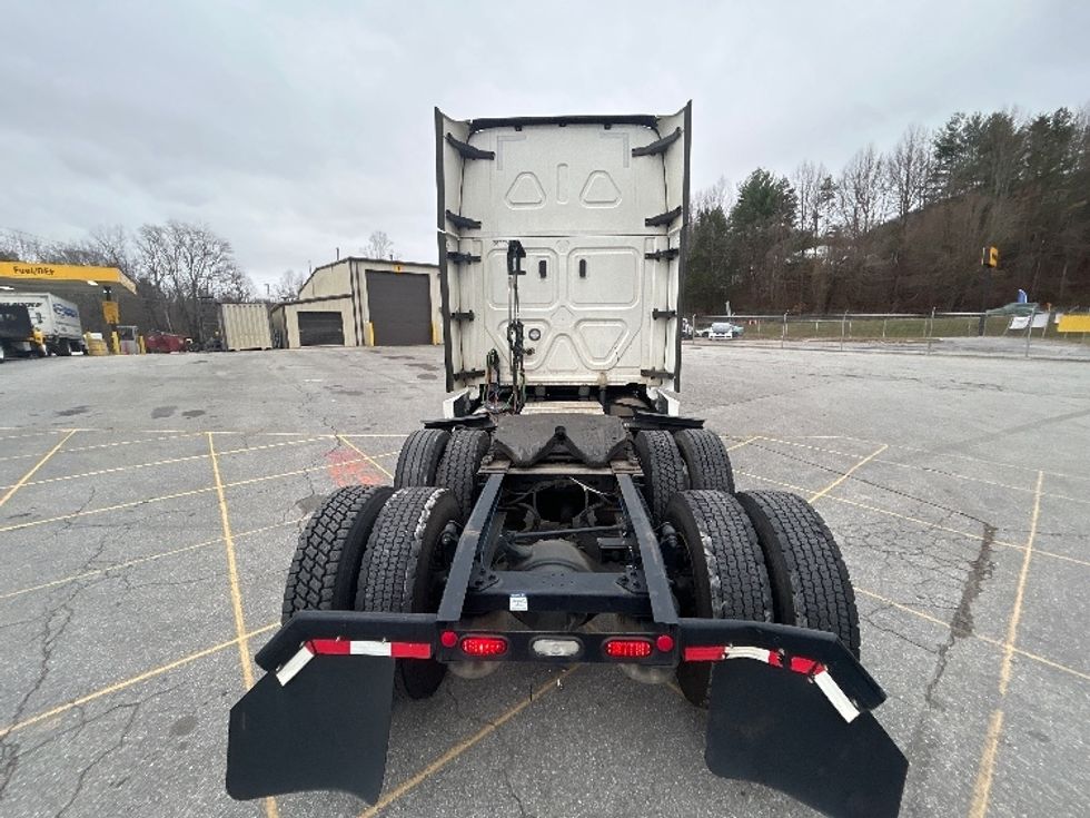 Sleeper Tractor-Heavy Duty Tractors-Freightliner-2021-T12664ST-Asheville-NC-552,330\n\t\tmiles-$ 58,000 - Image 6