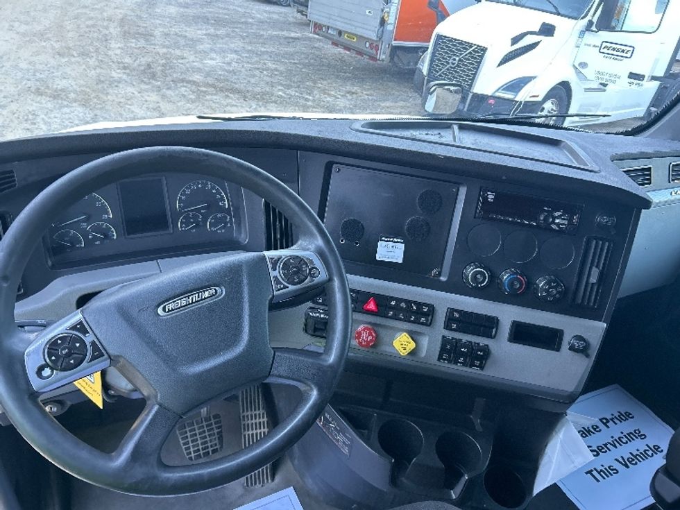 Sleeper Tractor-Heavy Duty Tractors-Freightliner-2021-T12664ST-Asheville-NC-572,980\n\t\tmiles-$ 57,500 - Image 11