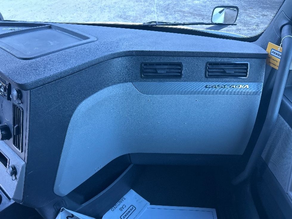 Sleeper Tractor-Heavy Duty Tractors-Freightliner-2021-T12664ST-Asheville-NC-572,980\n\t\tmiles-$ 57,500 - Image 14