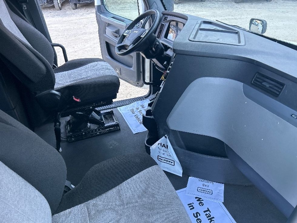 Sleeper Tractor-Heavy Duty Tractors-Freightliner-2021-T12664ST-Asheville-NC-572,980\n\t\tmiles-$ 57,500 - Image 15