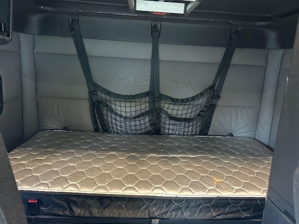 Sleeper Tractor-Heavy Duty Tractors-Freightliner-2021-T12664ST-Asheville-NC-572,980\n\t\tmiles-$ 57,500 - Image 17