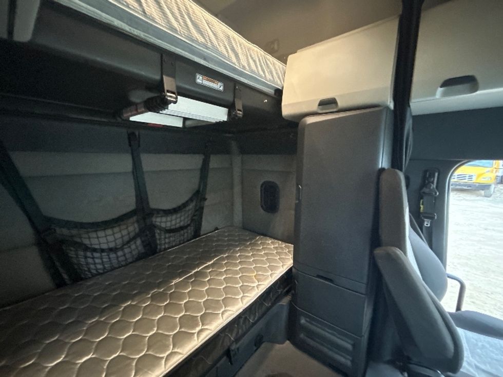 Sleeper Tractor-Heavy Duty Tractors-Freightliner-2021-T12664ST-Asheville-NC-572,980\n\t\tmiles-$ 57,500 - Image 18