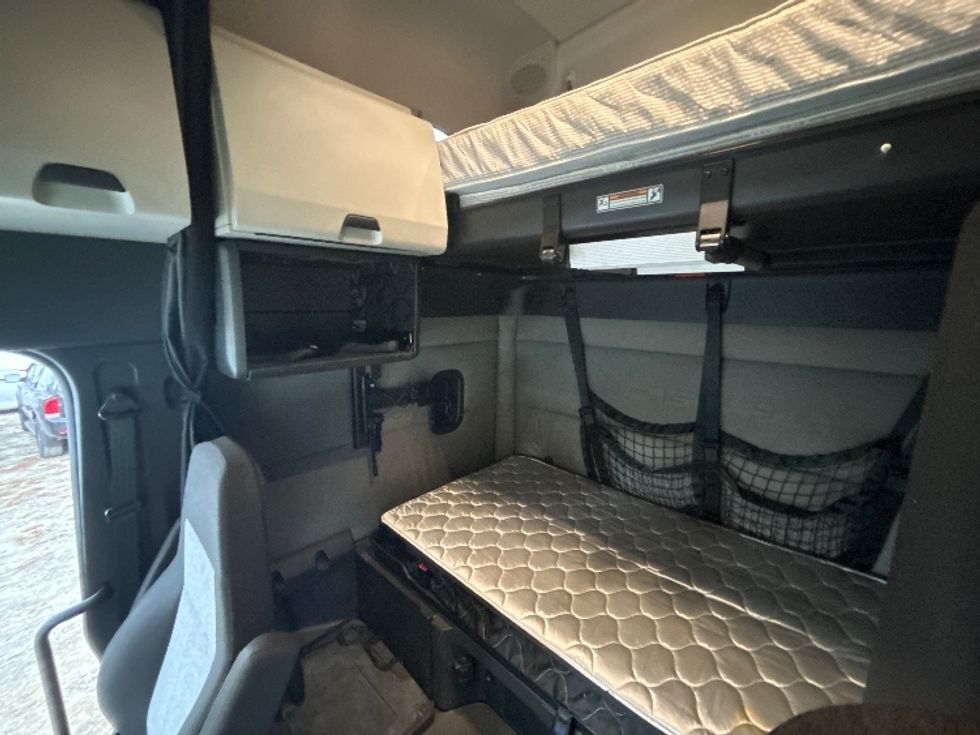 Sleeper Tractor-Heavy Duty Tractors-Freightliner-2021-T12664ST-Asheville-NC-572,980\n\t\tmiles-$ 57,500 - Image 19