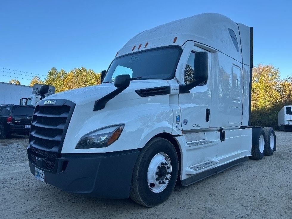 Sleeper Tractor-Heavy Duty Tractors-Freightliner-2021-T12664ST-Asheville-NC-572,980\n\t\tmiles-$ 57,500 - Image 3