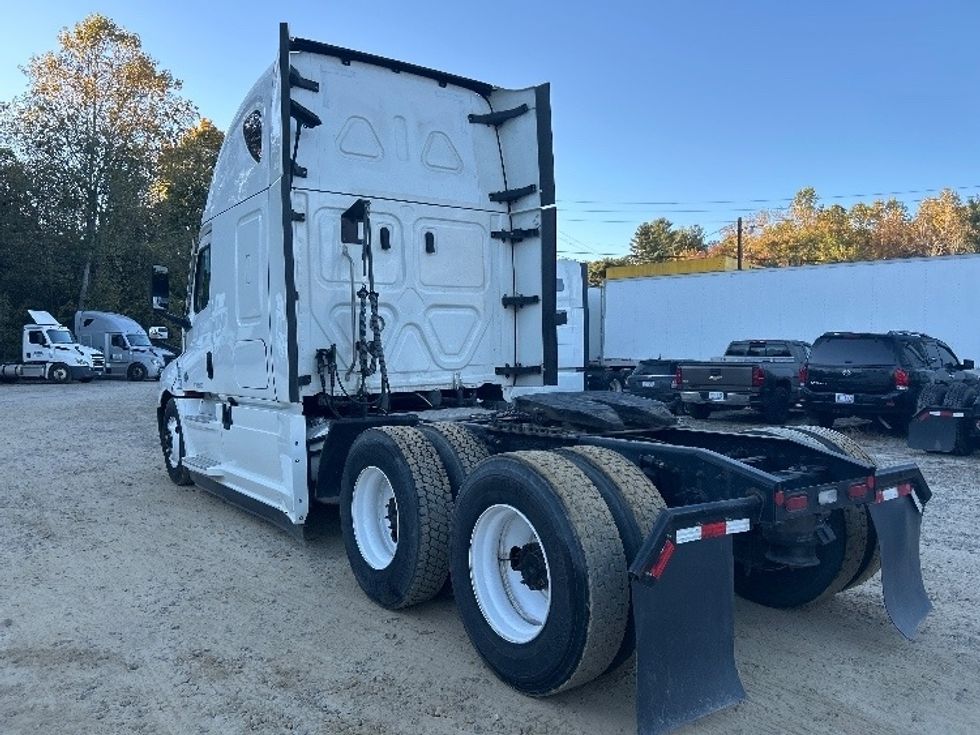 Sleeper Tractor-Heavy Duty Tractors-Freightliner-2021-T12664ST-Asheville-NC-572,980\n\t\tmiles-$ 57,500 - Image 5
