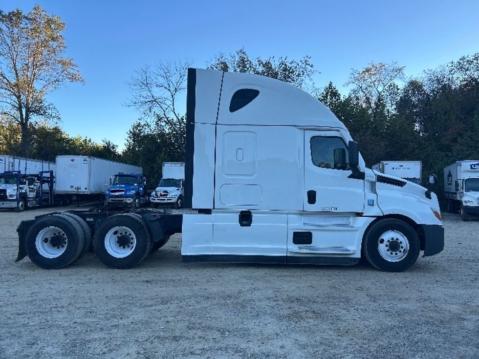 Sleeper Tractor-Heavy Duty Tractors-Freightliner-2021-T12664ST-Asheville-NC-572,980\n\t\tmiles-$ 57,500 - Image 8