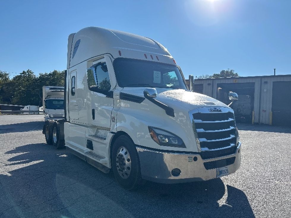 Sleeper Tractor-Heavy Duty Tractors-Freightliner-2021-T12664ST-Asheville-NC-647,125\n\t\tmiles-$ 53,500 - Image 1