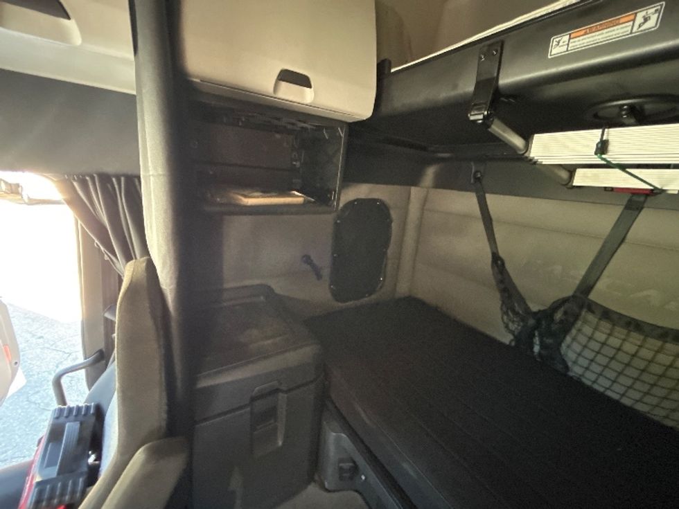 Sleeper Tractor-Heavy Duty Tractors-Freightliner-2021-T12664ST-Asheville-NC-647,125\n\t\tmiles-$ 53,500 - Image 19