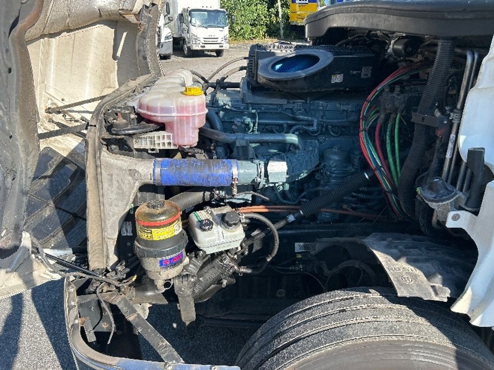 Sleeper Tractor-Heavy Duty Tractors-Freightliner-2021-T12664ST-Asheville-NC-647,125\n\t\tmiles-$ 53,500 - Image 21