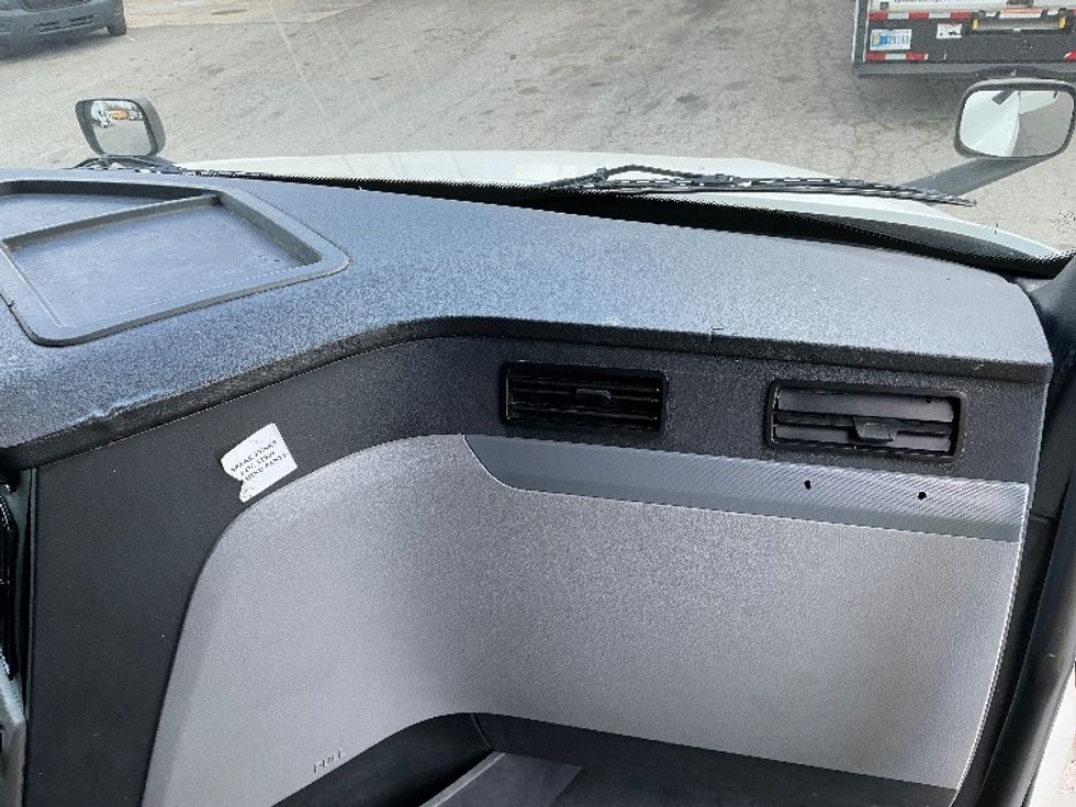 Sleeper Tractor-Heavy Duty Tractors-Freightliner-2021-T12664ST-Asheville-NC-701,621\n\t\tmiles-$ 37,250 - Image 14