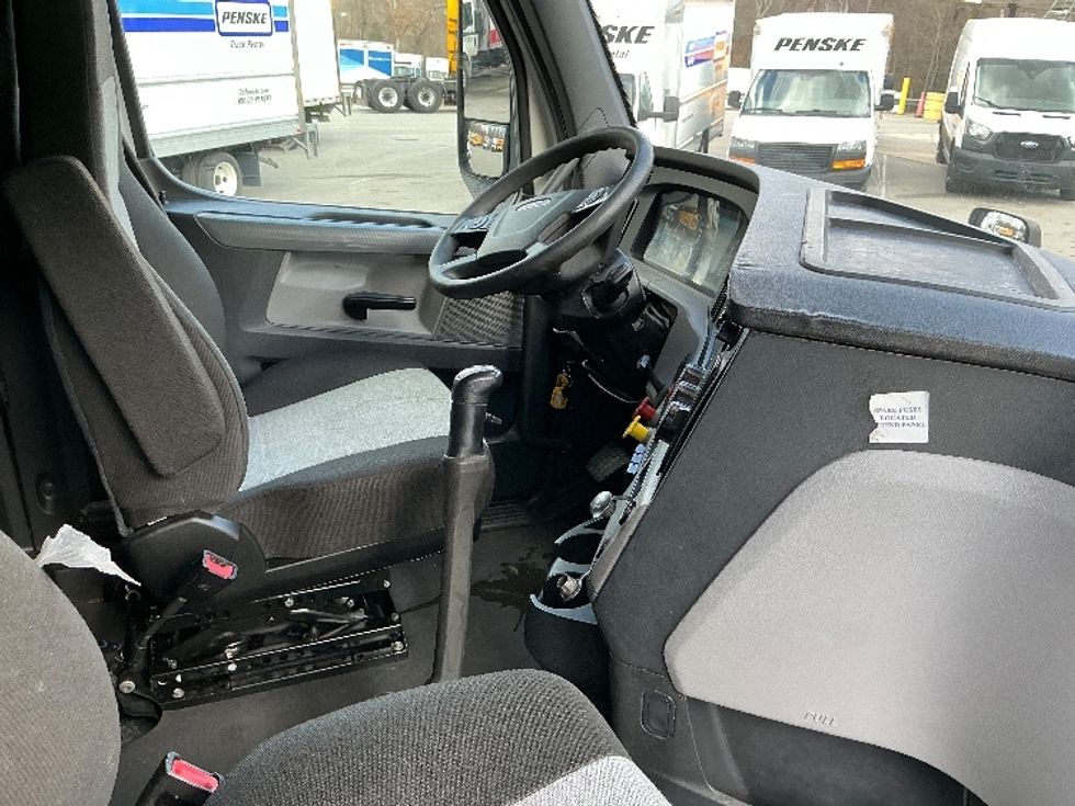 Sleeper Tractor-Heavy Duty Tractors-Freightliner-2021-T12664ST-Asheville-NC-701,621\n\t\tmiles-$ 37,250 - Image 15