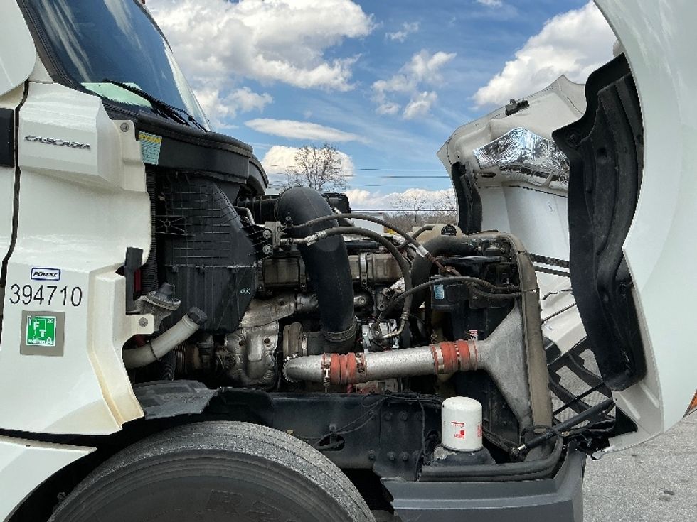 Sleeper Tractor-Heavy Duty Tractors-Freightliner-2021-T12664ST-Asheville-NC-701,621\n\t\tmiles-$ 37,250 - Image 20