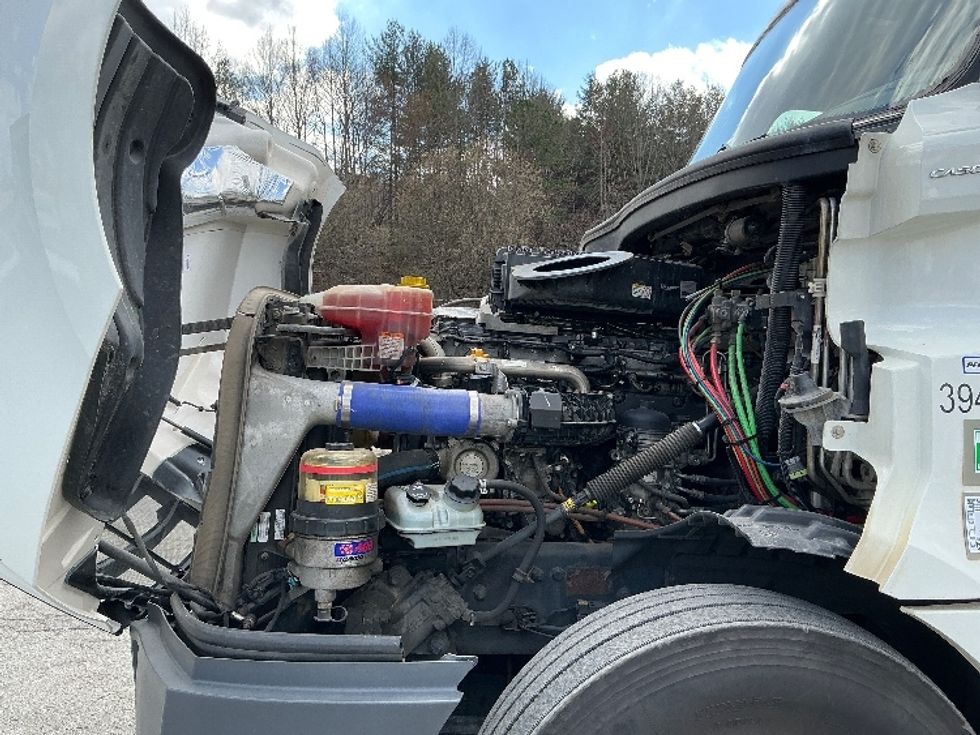 Sleeper Tractor-Heavy Duty Tractors-Freightliner-2021-T12664ST-Asheville-NC-701,621\n\t\tmiles-$ 37,250 - Image 21