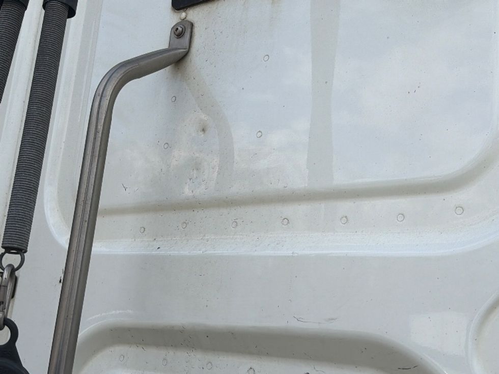 Sleeper Tractor-Heavy Duty Tractors-Freightliner-2021-T12664ST-Asheville-NC-701,621\n\t\tmiles-$ 37,250 - Image 25