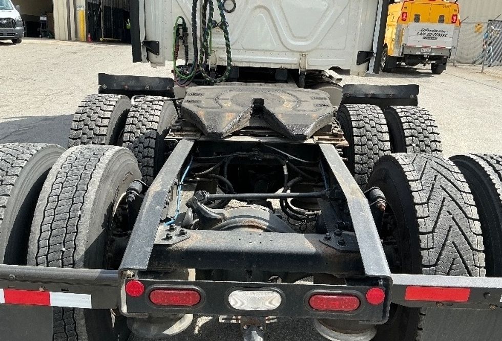 Sleeper Tractor-Heavy Duty Tractors-Freightliner-2021-T12664ST-Asheville-NC-701,621\n\t\tmiles-$ 37,250 - Image 6