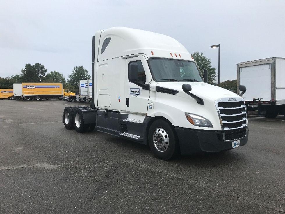 Sleeper Tractor-Heavy Duty Tractors-Freightliner-2021-T12664ST-Ashland-VA-500,514\n\t\tmiles-$ 66,250 - Image 1