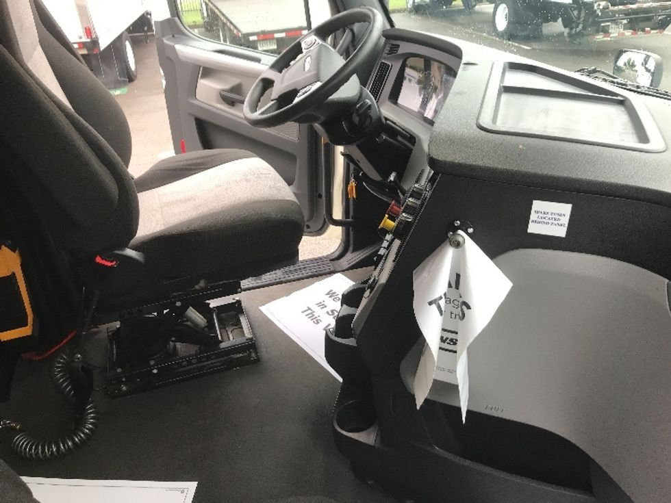 Sleeper Tractor-Heavy Duty Tractors-Freightliner-2021-T12664ST-Ashland-VA-500,514\n\t\tmiles-$ 66,250 - Image 15