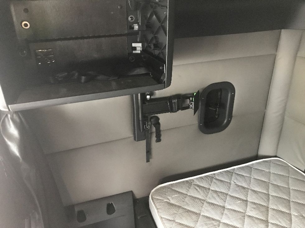 Sleeper Tractor-Heavy Duty Tractors-Freightliner-2021-T12664ST-Ashland-VA-500,514\n\t\tmiles-$ 66,250 - Image 18