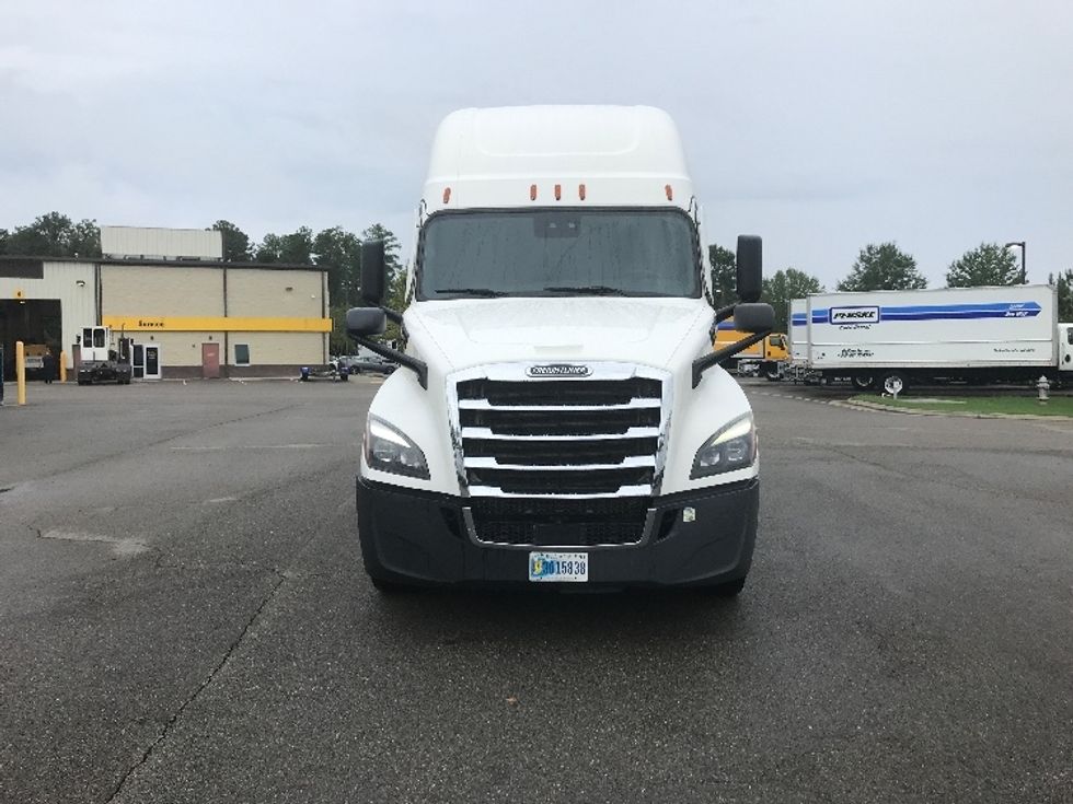 Sleeper Tractor-Heavy Duty Tractors-Freightliner-2021-T12664ST-Ashland-VA-500,514\n\t\tmiles-$ 66,250 - Image 2