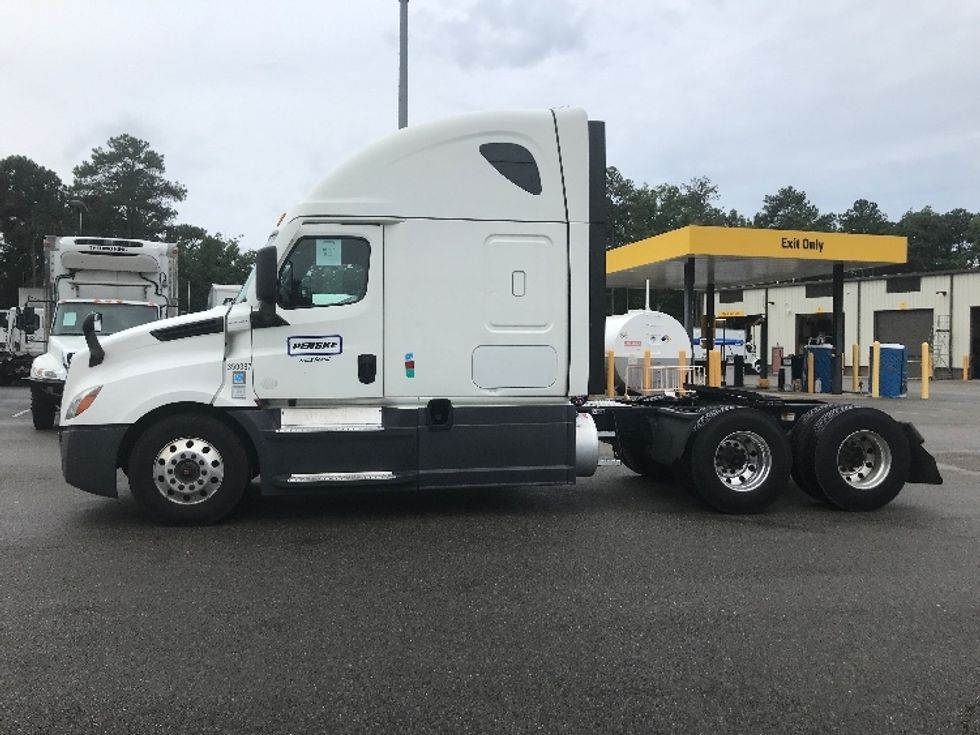 Sleeper Tractor-Heavy Duty Tractors-Freightliner-2021-T12664ST-Ashland-VA-500,514\n\t\tmiles-$ 66,250 - Image 4