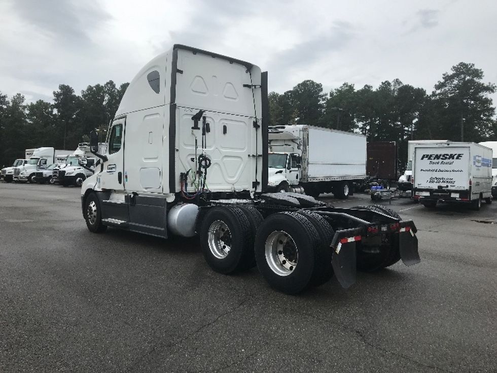 Sleeper Tractor-Heavy Duty Tractors-Freightliner-2021-T12664ST-Ashland-VA-500,514\n\t\tmiles-$ 66,250 - Image 5