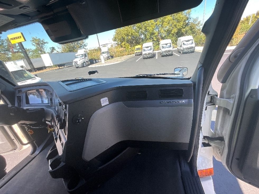 Sleeper Tractor-Heavy Duty Tractors-Freightliner-2021-T12664ST-Atlanta (Forest Park)-GA-626,553\n\t\tmiles-$ 54,000 - Image 12