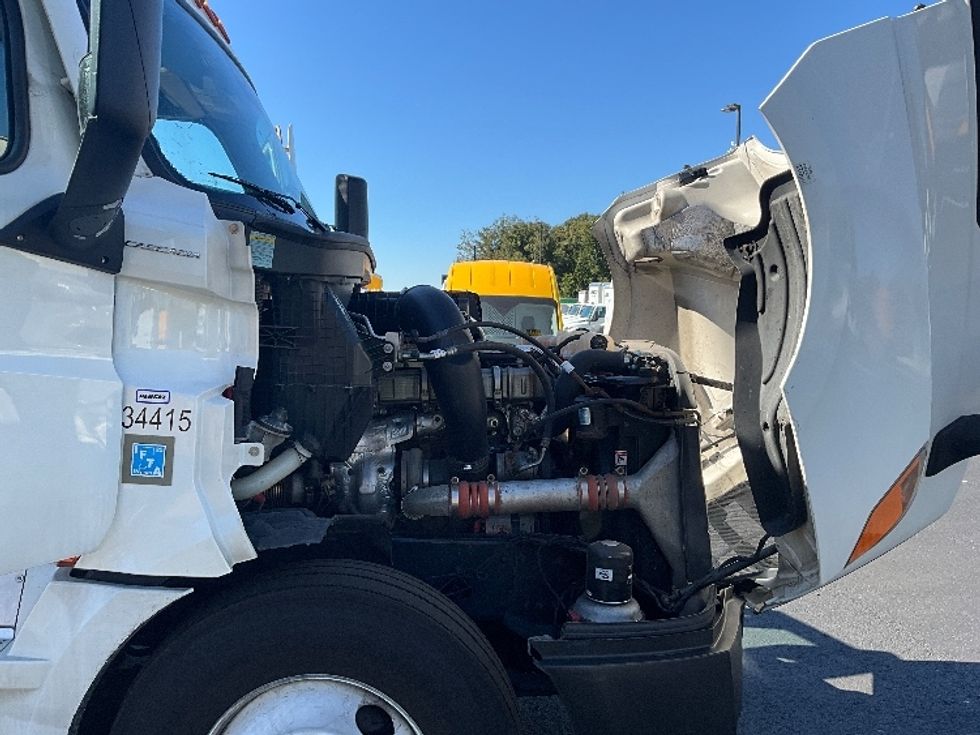 Sleeper Tractor-Heavy Duty Tractors-Freightliner-2021-T12664ST-Atlanta (Forest Park)-GA-626,553\n\t\tmiles-$ 54,000 - Image 18