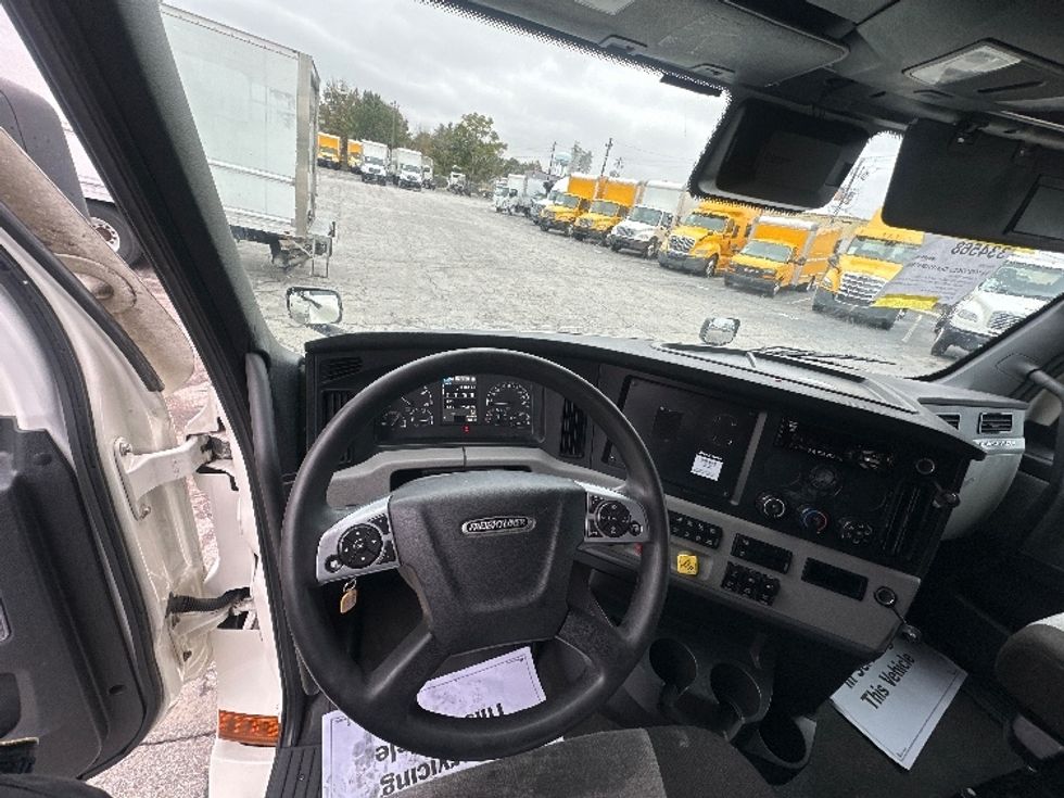 Sleeper Tractor-Heavy Duty Tractors-Freightliner-2021-T12664ST-Atlanta (Forest Park)-GA-674,264\n\t\tmiles-$ 49,500 - Image 11