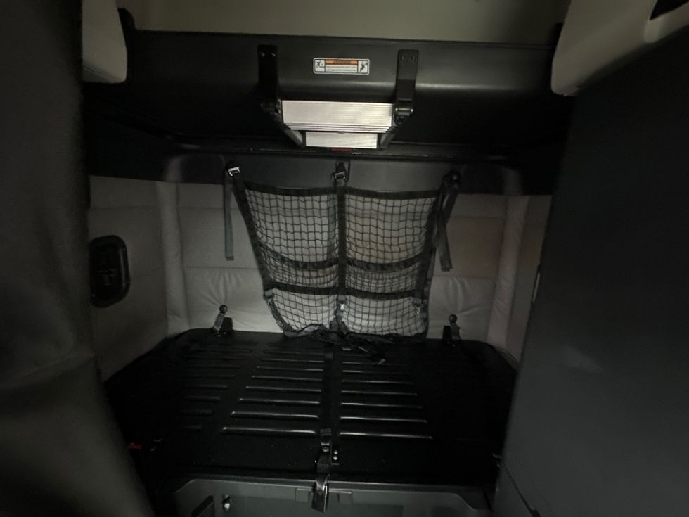 Sleeper Tractor-Heavy Duty Tractors-Freightliner-2021-T12664ST-Atlanta (Forest Park)-GA-674,264\n\t\tmiles-$ 49,500 - Image 16