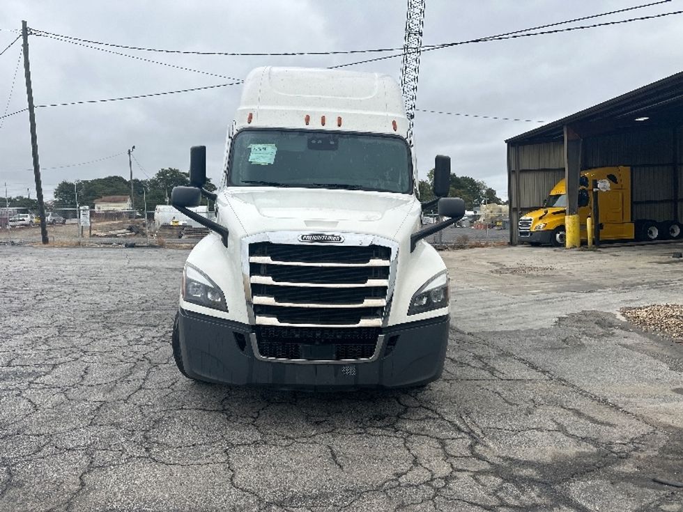 Sleeper Tractor-Heavy Duty Tractors-Freightliner-2021-T12664ST-Atlanta (Forest Park)-GA-674,264\n\t\tmiles-$ 49,500 - Image 2