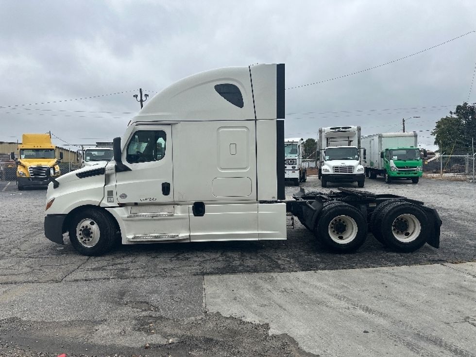 Sleeper Tractor-Heavy Duty Tractors-Freightliner-2021-T12664ST-Atlanta (Forest Park)-GA-674,264\n\t\tmiles-$ 49,500 - Image 4