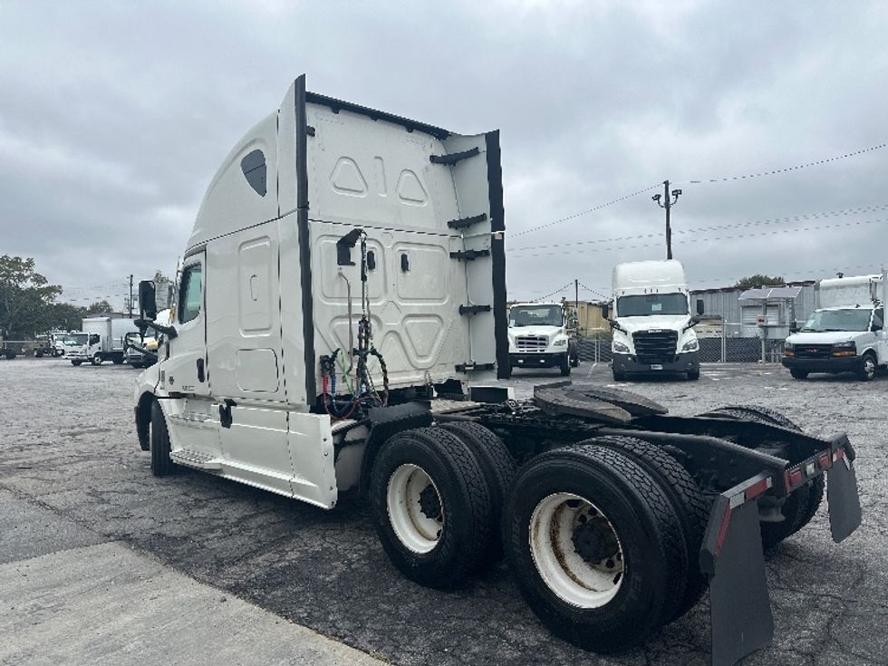 Sleeper Tractor-Heavy Duty Tractors-Freightliner-2021-T12664ST-Atlanta (Forest Park)-GA-674,264\n\t\tmiles-$ 49,500 - Image 5
