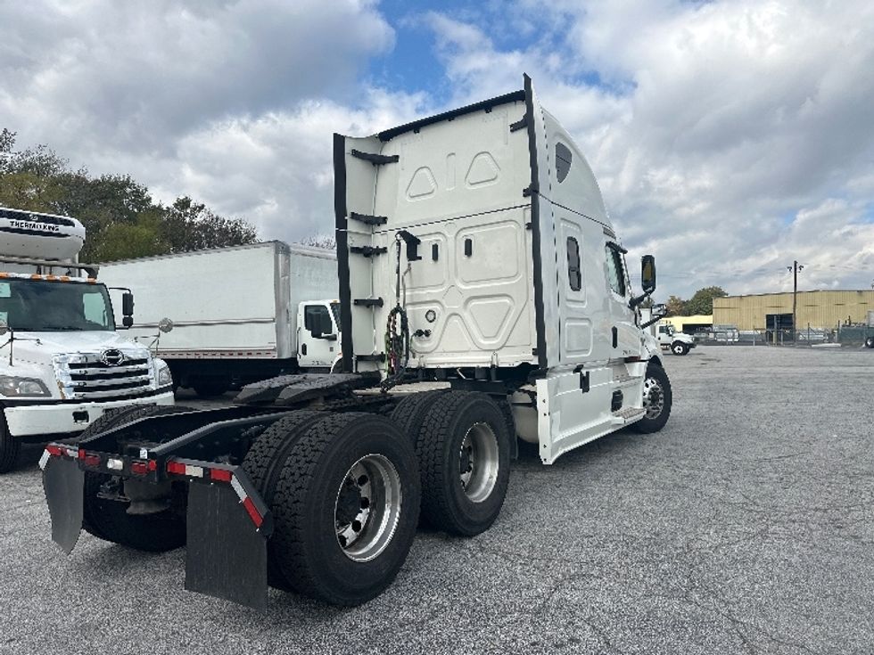 Sleeper Tractor-Heavy Duty Tractors-Freightliner-2021-T12664ST-Atlanta-GA-425,257\n\t\tmiles-$ 74,000 - Image 7